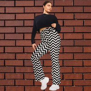🦄Chiffon Stylish Black and White Zigzag Pants Size M